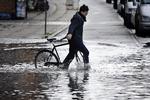 Ved Langelinie var omkring 15 meters vej skredet ned i kanalen ved Kastellet. På Lersø Park Alle, Ørestads Boulevard og fra Tietgensgade ved Tivoli ned mod Kalvebod Brygge blev der til eftermiddag fortsat kæmpet med vandmasserne. 