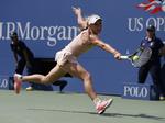 FIGHT. Med et break til 3-1 i tredje sæt fik fighteren Caroline Wozniacki tilskuerne op fra stolene i kampen mod Maria Sharapova. 