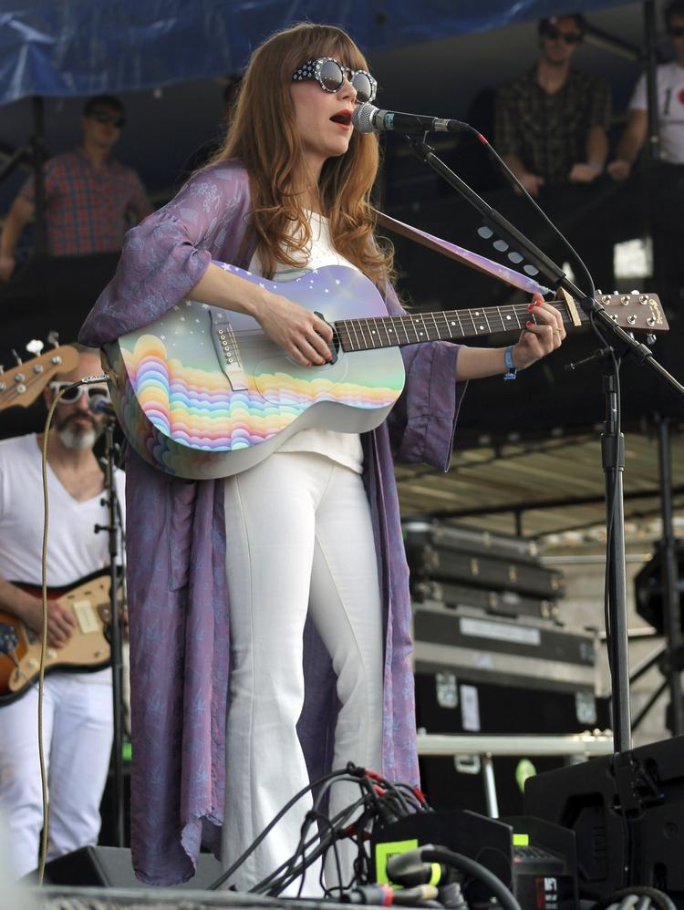 Live. Jenny Lewis ses her under koncert i sommer ved Newport Folk Festival. 