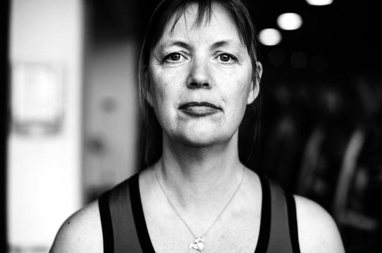 Stjerne. Om Katrine Marie Guldager skrev Bjørn Bredal i Politikens 6-hjerters anmeldelse: »Hun skriver på noget stort i dansk litteratur«. 