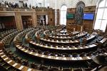 SKATTEMINISTER. Politikere ønsker den nyvalgte skatteminister, Benny Engelbrecht (S), velkommen i salen. 