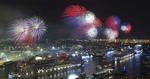 Fest. Fyrværkeri over Hamburg havn. 