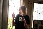 Livline. »Jeg ville aldrig teste mig selv og undvære sociale medier i en måned, for de sociale medier er så stærkt et redskab til networking af alle arter, både socialt og professionelt. Uden dem ville jeg på mange måder halte bagefter både i forhold til mine venner og mit arbejde«, fortæller illustrator My Buemann, 28 år. 