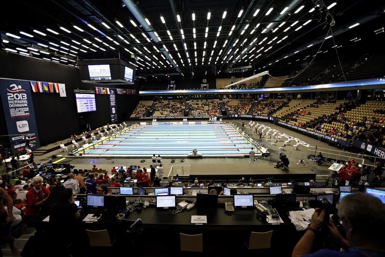 SUCCES. EM på kortbane i Messecenter Herning var en stor succes både i vandet og på tribunerne, men større stævner kan Danmark heller ikke huse. 