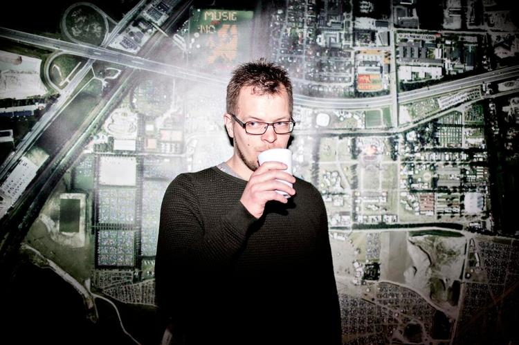 Kaospiloten. Anders Wahrén kan noget, de færreste kan: se bunden af sin indbakke. Der er nemlig altid ryddet op. Og nok er orden en lidenskab for musikchefen, men også en praktisk foranstaltning. For ellers går det galt, når alting eksploderer op til en festival. 