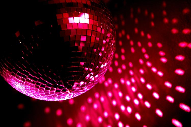 Disko. I har fået lyst tl at danse. Det er hverdag. Hvor kan man tage hen? 