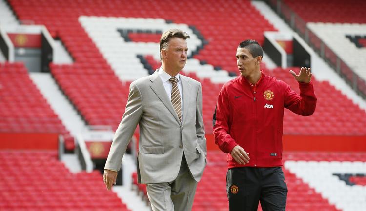 Nye. Louis van Gaal i samtale med den dyreste spiller i Manchester United nogensinde: Angel Di Maria. 