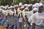 EBOLA. Kvinder i Liberia har bedt om hjælp mod ebola-virussen. som har kostet over 1500 mennesker livet. Måske er deres bønner hørt og ZMapp-medicinen virker? 