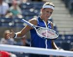 ude. Victoria Azarenka var frustreret under kampen mod Ekaterina Makarova. 