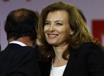 VINDERKRAM. Vaelérie Trierweiler og Francois Hollande i øm omfavnelse på valgaftenen i 2012, da han var ny præsident. 