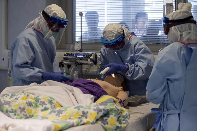 værre. Næsten 2.000 mennesker er døde af ebola, og dermed er dødstallet nu højere end ved de tidligere epidemier, som brød ud, da sygdommen først blev opdaget i 1976. 