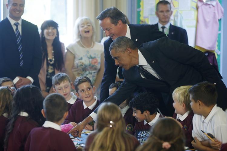 Statsbesøg. David Cameron og Barack Obama besøger en skole i Newport i Wales før dages topmøde. 