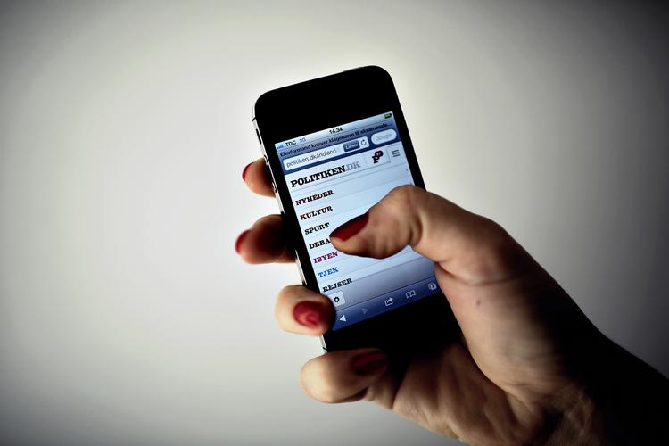 Fjerbetjening. Med din telefon i hånden behøver du ikke at bevæge dig unødigt for at betjene hjemmets elektronik. 