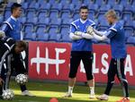 rokade. Kasper Schmeichel (th) har ifølge Morten Olsen spillet sig ind som førstemålmand på landsholdet i stedet for Stephan Andersen (midt). 