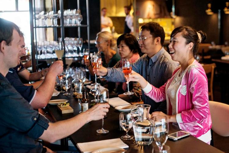 Hverken-eller. Temarestauranten Nordisk Spisehus er hverken særlig spansk, japansk eller nordisk. Det kunne man tilgive, hvis det så til gengæld smagte godt. 