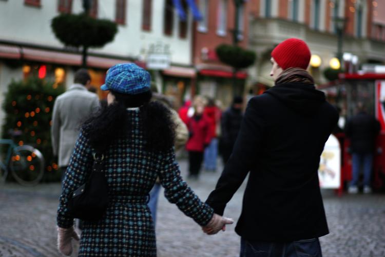 Sex. Unge danskere er stadig 16 år første gang, de har sex 