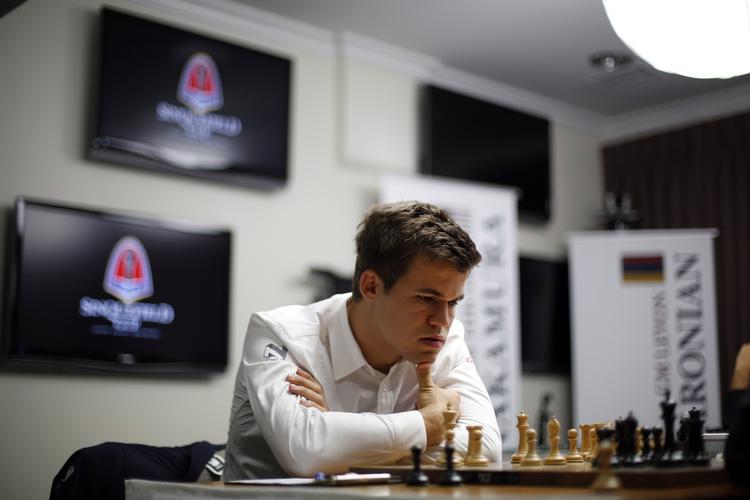 storpolitik. Magnus Carlsen overvejer et træk i matchen mod Levon Aronian i  Sinquefield Cup tirsdag i denne uge. 