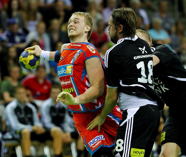 comeback. Mathias Madsen (th) stopper i 2011 et fremstød af Rene Toft Hansen i DM-finalen. 