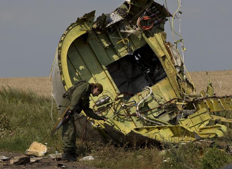 nedskudt. MH17 fra Malaysia Airlines blev skudt ned 17. juli over det østlige Ukraine. Alle 283 passagerer og 15 besætningsmedlemmer døde. 