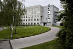 Overfald. Det var her på Psykiatrisk Center Københavns lukkede afsnit ved Bispebjerg Hospital, at en ubehandlet patient for tre uger siden udførte et meget voldsomt overfald på en medpatient. Overfaldsmanden er nu flyttet til retspsykiatrien. (arkivfoto) 