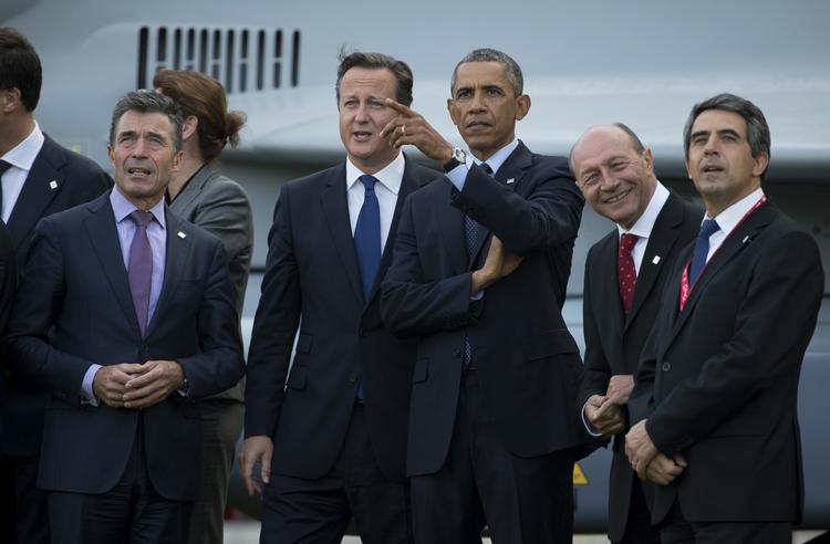 Nato's generalsekretær Anders Rasmussen sammen med den britiske premierminister David Cameron, USA's præsident Barack Obama, den rumænske præsident Traian Basescu og Bulgariens præsident Rosen Plevneliev til Nato-topmøde i Wales. 