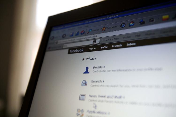 Reklame. To ud af tre annoncører ifølge trendanalysen 2013 vil øge deres investering i sociale medier, virale tiltag og søgeords-annoncering i år. 