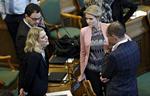 dagpengefront. Enhedslistens politiske ordfører Johanne Schmidt-Nielsen spidser albuerne forud for de kommende finanslovsforhandlinger, hvor dagpengespørgsmålet bliver et kardinalpunkt for støttepartiet. 