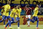 perle. Neymar (th) har scoret kampens enlige mål for Brasilien i kampen mod Colombia. 
