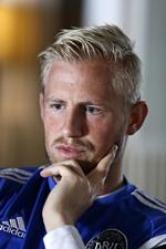 Kasper Schmeichel er tryg ved de afløsere, der findes for Daniel Agger i det danske midterforsvar. 
