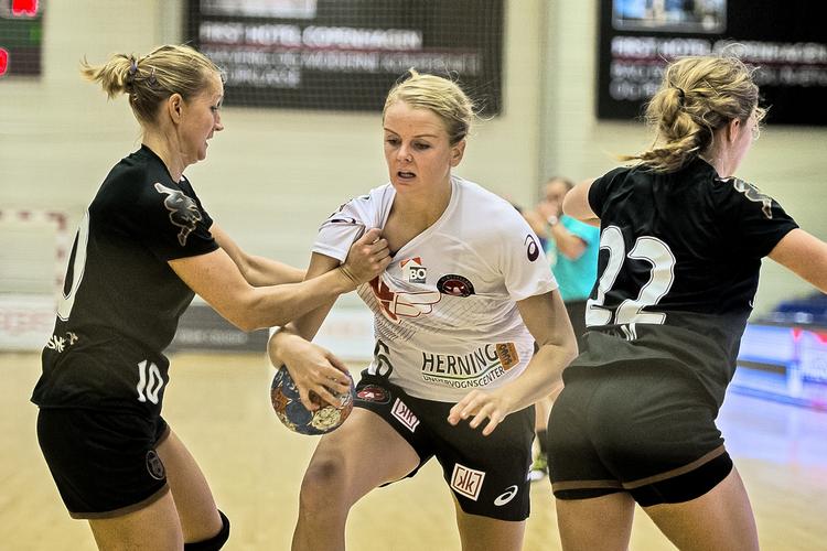 22-22. Spillerne gik hårdt til til hinanden, da København Håndboldpå hjemmebane mødte medaljefavoritterne fra  FC Midtjylland. 