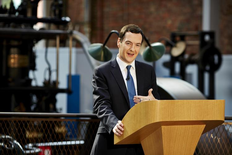 afstemning. Den britiske finansminister George Osborne har i dag lovet, at skotterne vil få øget selvstyre på centrale politiske områder, hvis de stemmer nej til selvstændighed. For første gang nogensinde viser en meningsmåling en spinkel føring til ja-siden. 