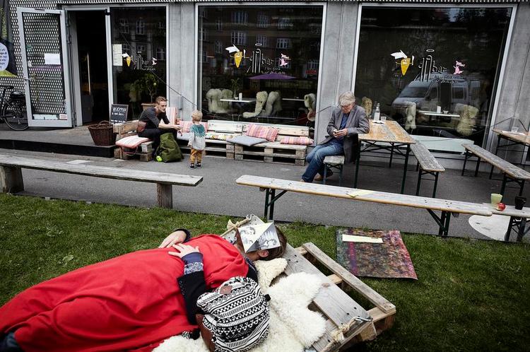 sikkert. Aarhus Festuge årofilerer sig på den brede smag, med fest i gaden, gøgl og øltelt, men den kunstneriske profil er gået fløjten. Man spiller på de sikre kort, lyder kritikken. 