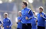ØV-BØV. Kun et straffespark har Nicklas Bendtner fået lov at score på for Danmark, men uden Daniel Agger på holdet i aften kan det være, han få chancen. 