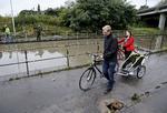 Skader. Voldsomme oversvømmelser prægede København efter det kraftige skybrud. Her Lersø Park Alle, der er dækket af vand. Nu skal forsvarsministeren redegøre for beredskabet efter skybruddet.. 