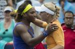 sammenligning. Serena Williams (tv) og Caroline Wozniacki siger tak for kampen efter opgøret i Rogers Cup i Montreal 8. august. Amerikaneren vandt ved den lejlighed 4-6, 7-5, 7-5 over danskeren. 