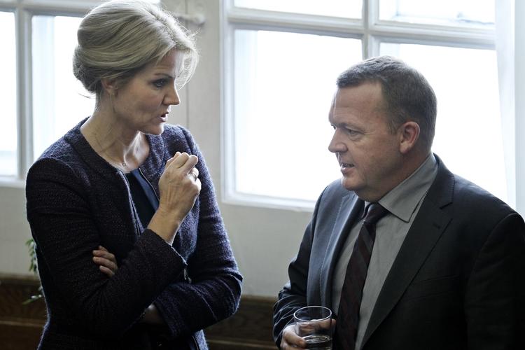 FINANSLOV. Venstre har i dag givet bidder af deres bud på en ny finanslov til pressen. De skyder dobbelt så mange penge i sundhedssektoren som regeringen, der nu får svært ved at bruge deres sundhedslancering som mærkesag i en valgkamp. 