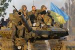 Borgerkrig. Ukrainske soldater i Mariupol i fredags, hvor våbenhvilen blev indgået. 