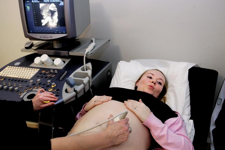 Screening. Ifølge jordemoder Kristine Sylvan Andersen registreres en unødig information om gravide, herunder fx, når de per automatik ernæringsscreenes. Kravene til registreringer bør målrettes, mener hun. 