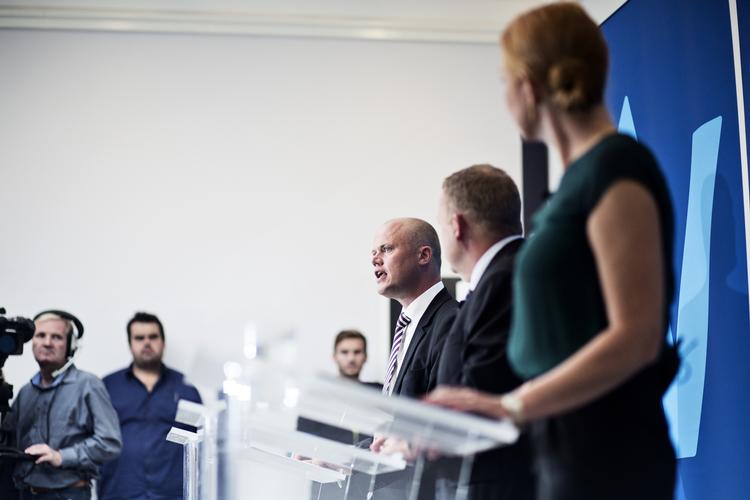ORDKLØVERI. Mens Lars Løkke fremlagde Venstres finanslovsudspil blev hver en sætning flittig vendt på det sociale medie Twitter. 