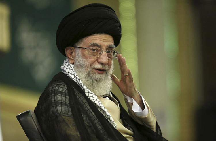 Hersker. Ayatollah Ali Khamenei er 75 år. Han har styret Iran i en tredjedel af sit liv. 