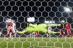 keeper. I denne omgang redder Yann Sommer et engelsk forsøg, men to gange måtte den schweiske målmand give fortabt. 