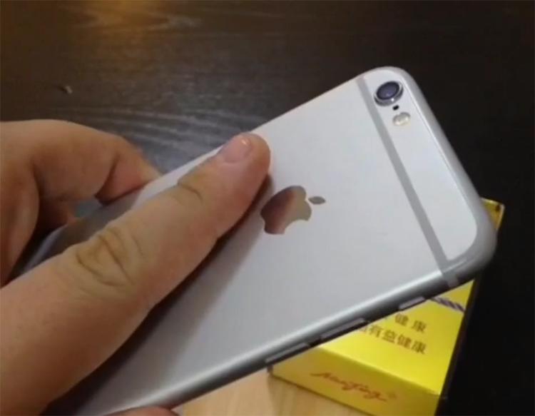 LANCERING. Nye videoer fra Kina viser det nye iPhone 6-design i detaljer, mens andre lækager melder om butikslancering 19. september i større markeder og at den store iPhone kommer til at hedde iPhone 6 Plus. 
