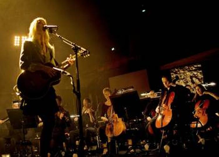 Musik. Sangerinden Tina Dickow er en af de musikere, der har optrådt sammen med DR's UnderholdningsOrkester. Billedet er fra koncertfilmen 'True North' (2011). 