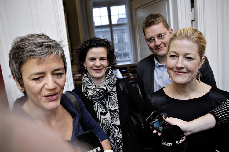 PARTIFÆLLER. Margrethe Vestager risikerer at skulle lægge arm med partifællen Rasmus Helveg Petersen, som noget af det første, når hun begynder i sit nye job, som konkurrencekommissær. 