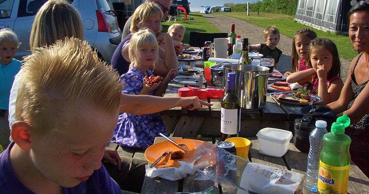 Singleferie. Mange af mine venner er kernefamilier, så det er rart at møde nogle ligesindede, fortæller Kisser Lehnert 