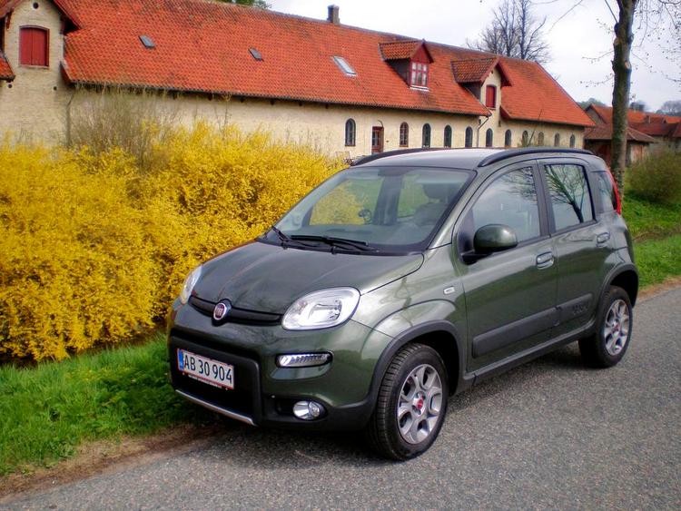 Alsidig. Fiat Panda 4x4 er markedets mindste firehjulstrækker, men den er også meget dyr. Foto: Allan Graubæk 