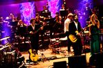 Farvel. Her ses orkestret i aktion med den norske sanger THomas Dybdahl. 