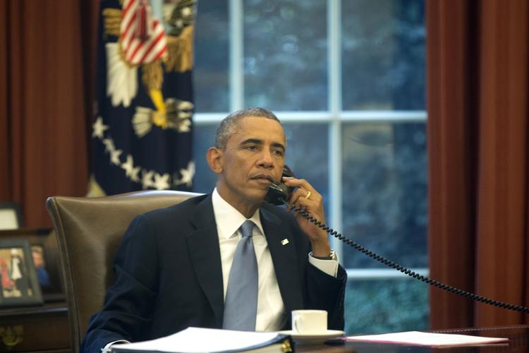 PLAN. Her taler præsident Obama med Saudi Arabiens kong Abdullah fra sit skrivebord i Det Hvide Hus inden han i nat dansk tid løfter en del af sløret for den plan, der skal være med til at nedkæmpe IS. 