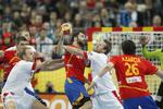 Comeback. Kasper Nielsen (i midten) – her i aktion i den rædselsfulde VM-finale-nedtur mod Spanien i 2013 – er tilbage på landsholdet efter et lille års pause. 