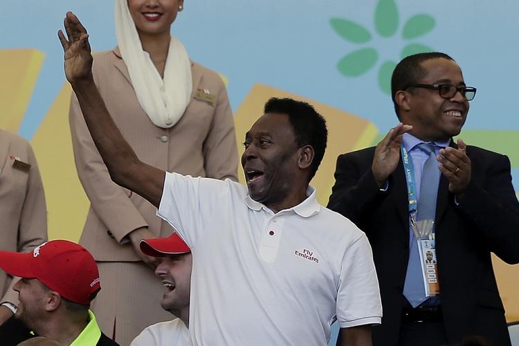 Kongen. Pelé på lægterne under VM-finalen mellem Argentina og Brasiliens bødler – de senere verdensmestre  fra Tyskland. 